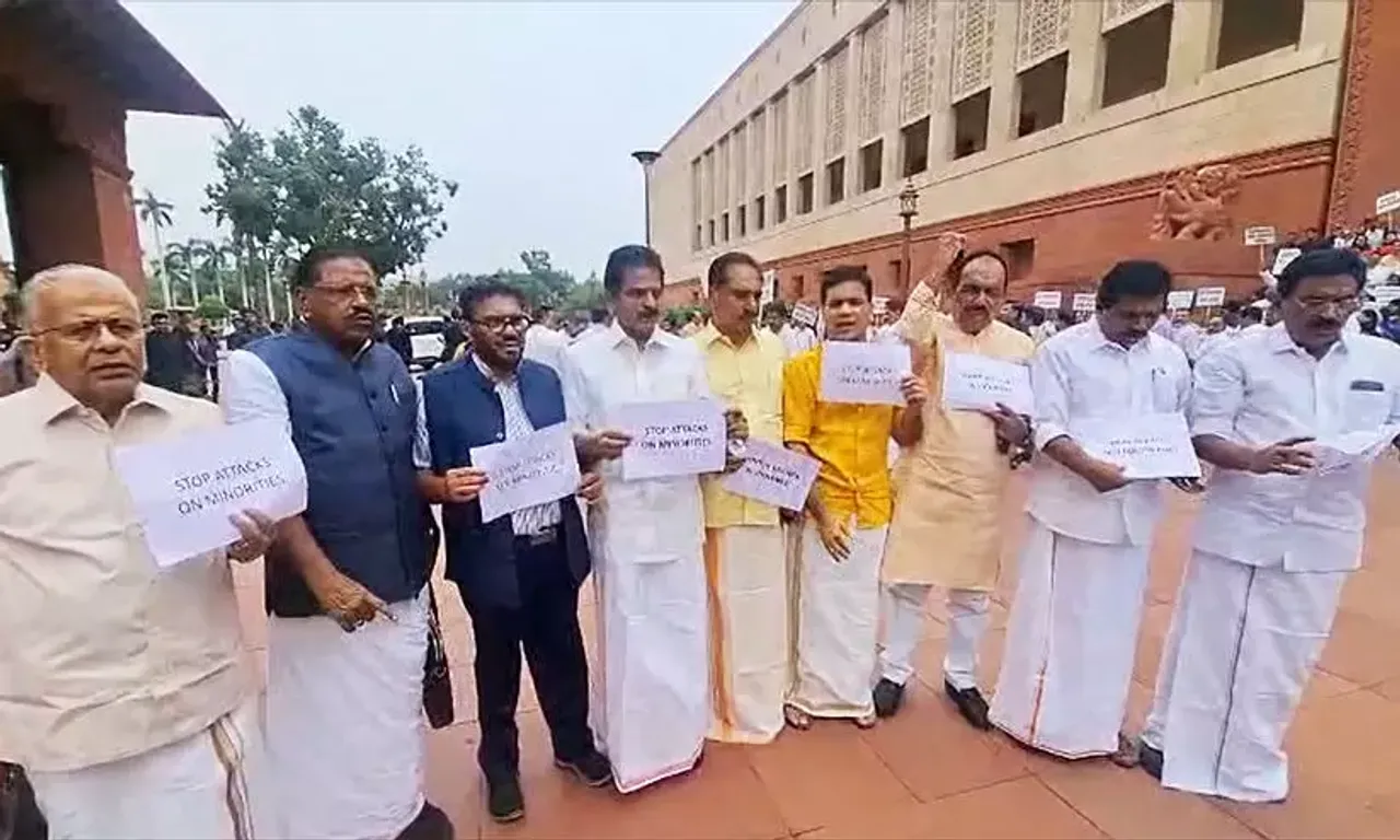2644364-kerala-udfs-mps-protest-1