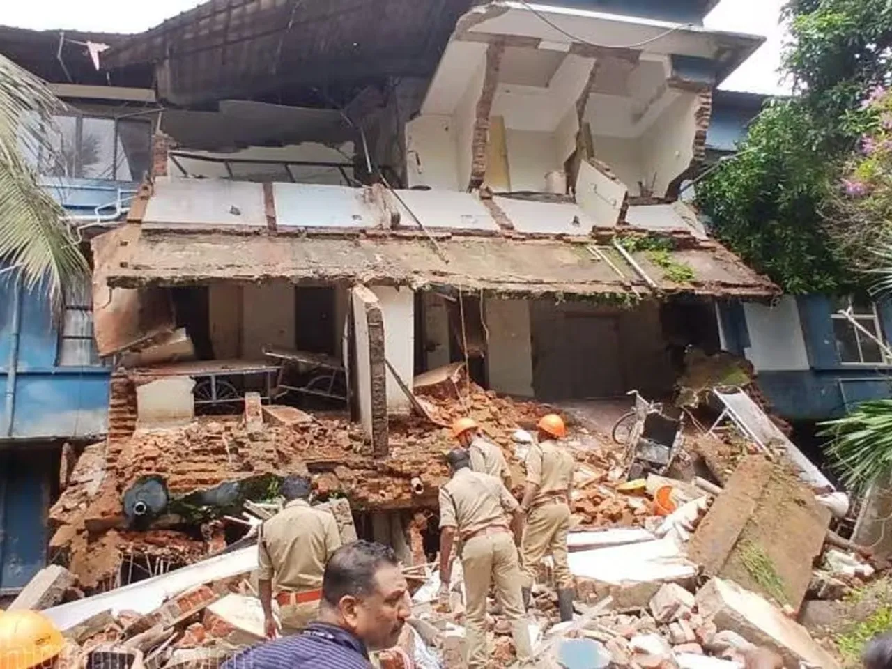kottayam medical college building crashed