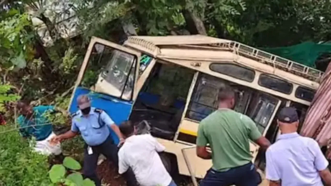 schoolvanaccident-1755498775671-78f4559a-be88-4308-b495-2ecd90c91ad2-900x506