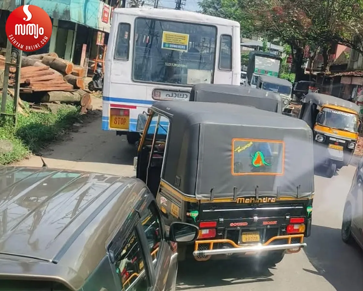 traffic block erumeli
