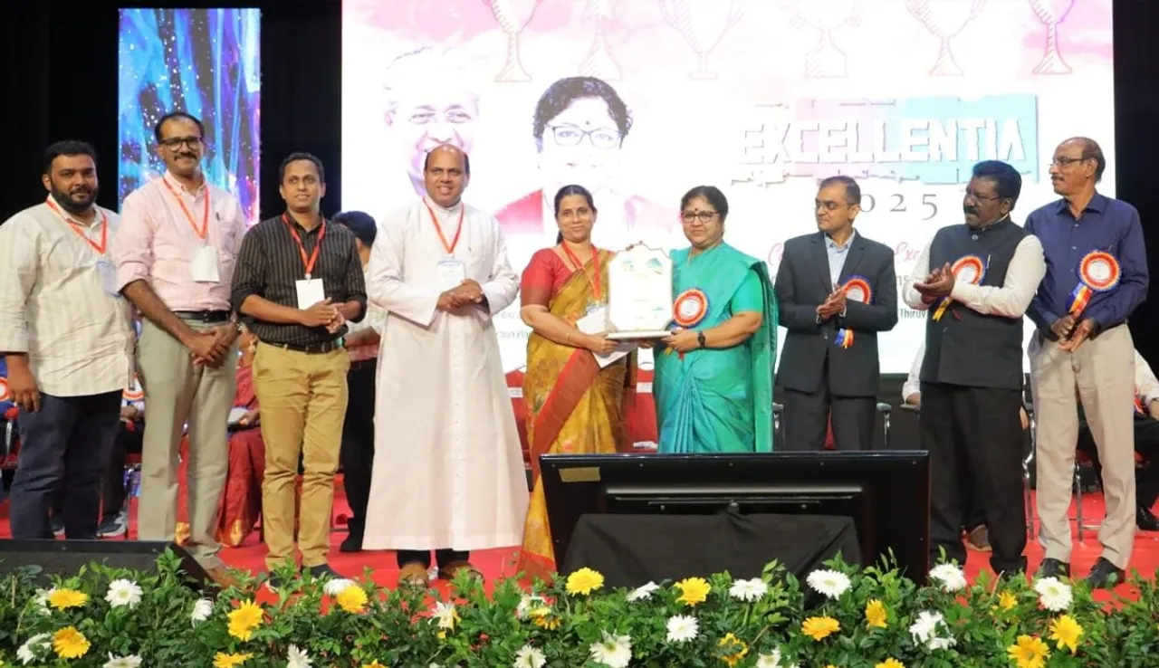 aruvithura college