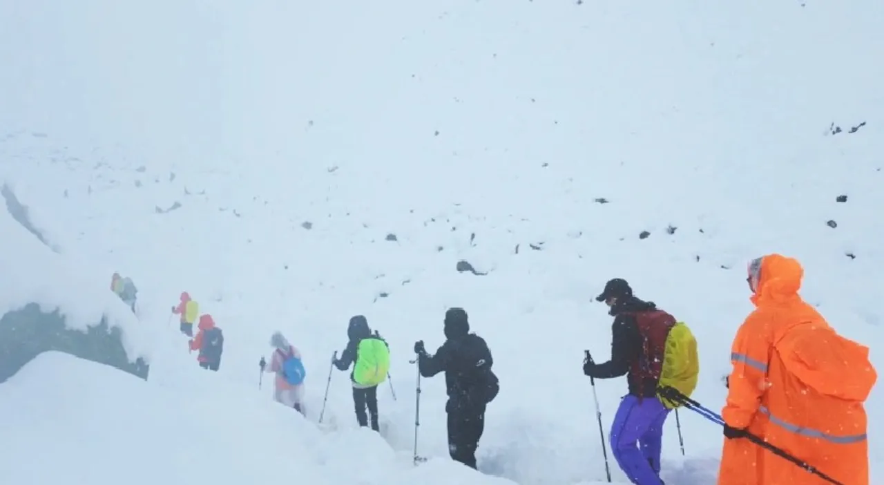 Heavy-snowfall-on-Mount-Everest