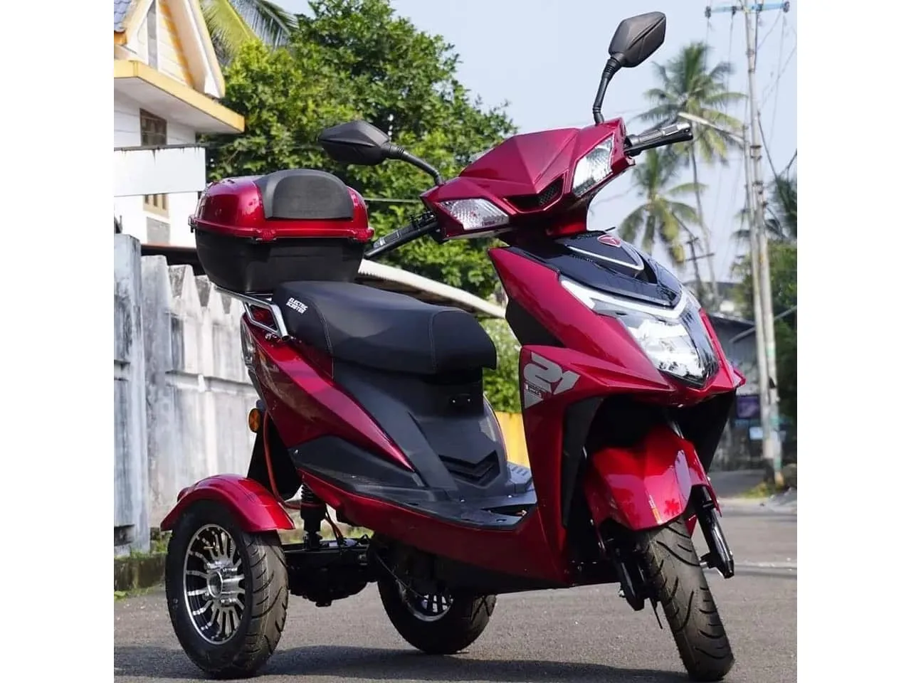 three-wheeler