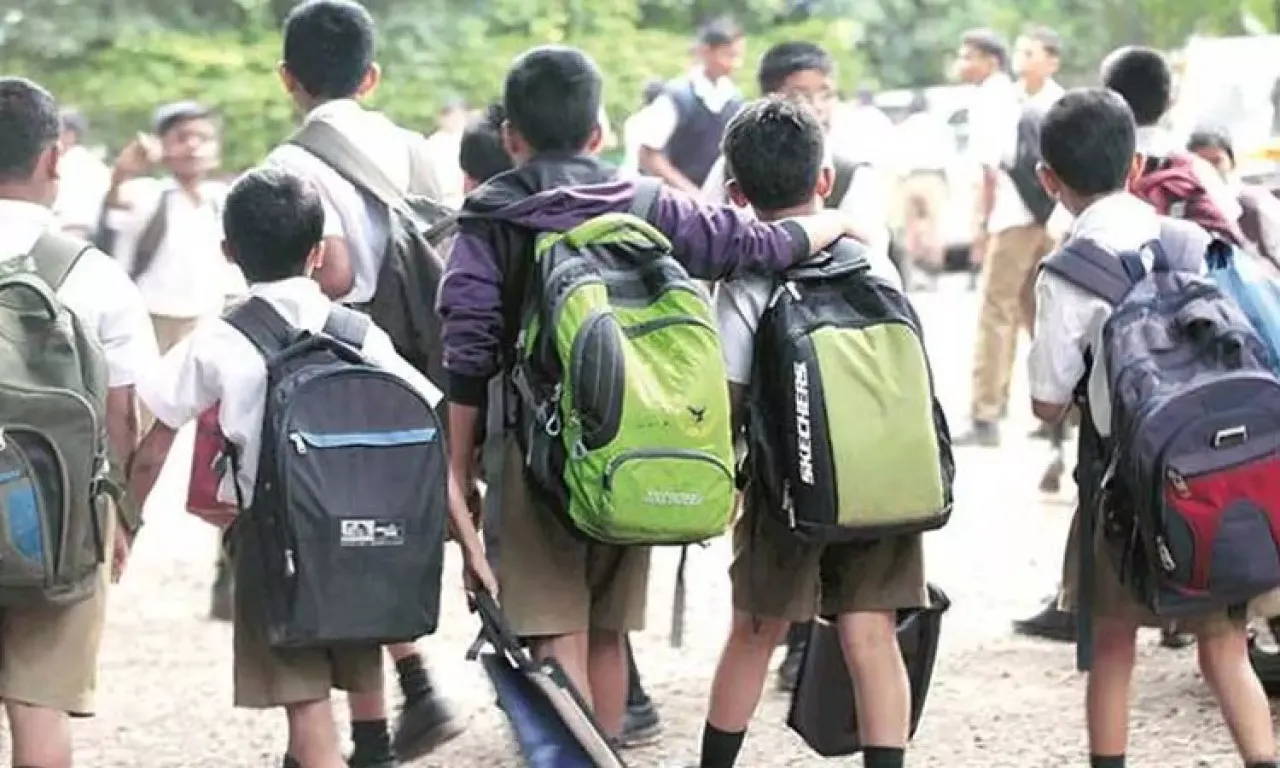 930700-schoolstudents