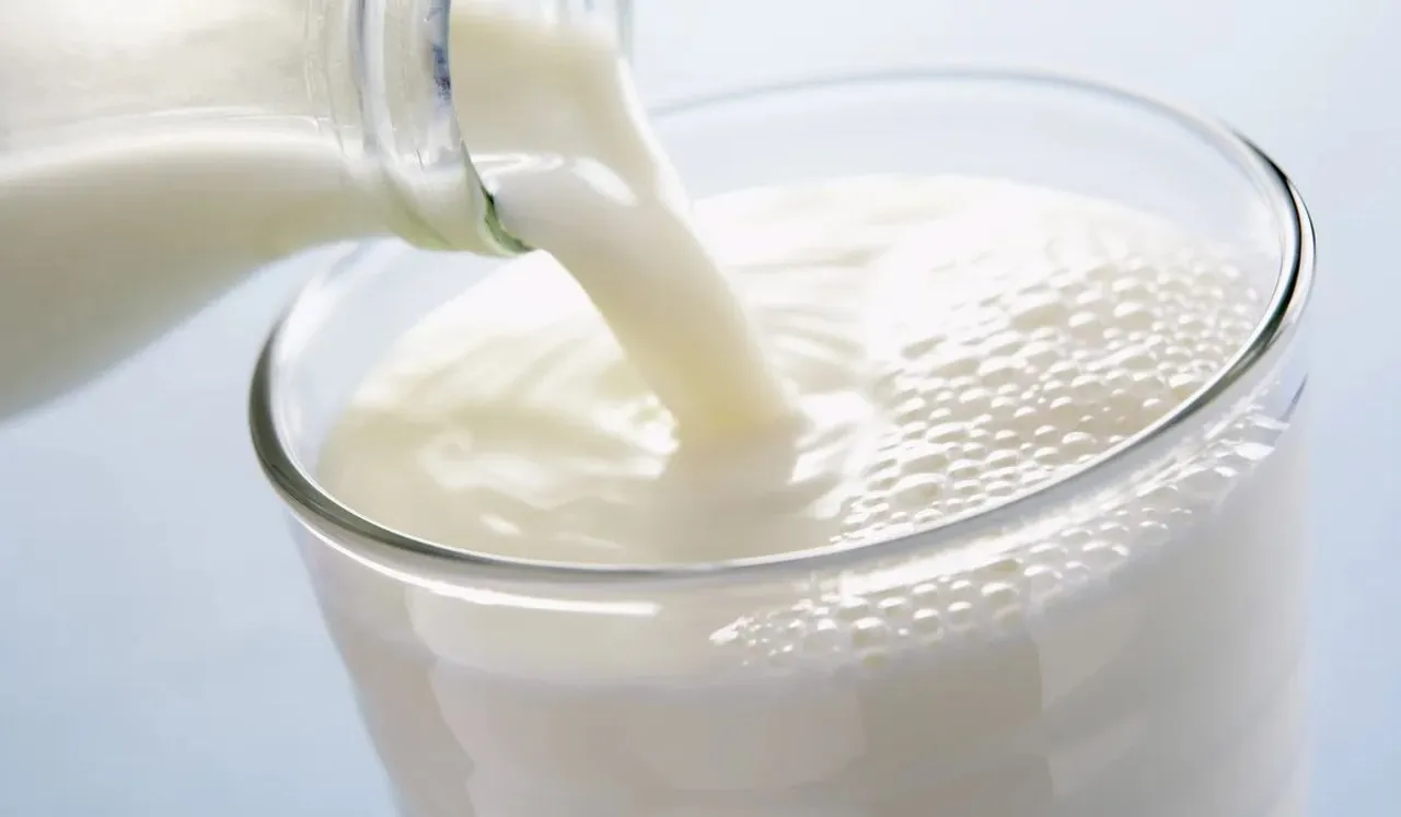 12-must-know-nutrition-facts-about-milk-1714626868