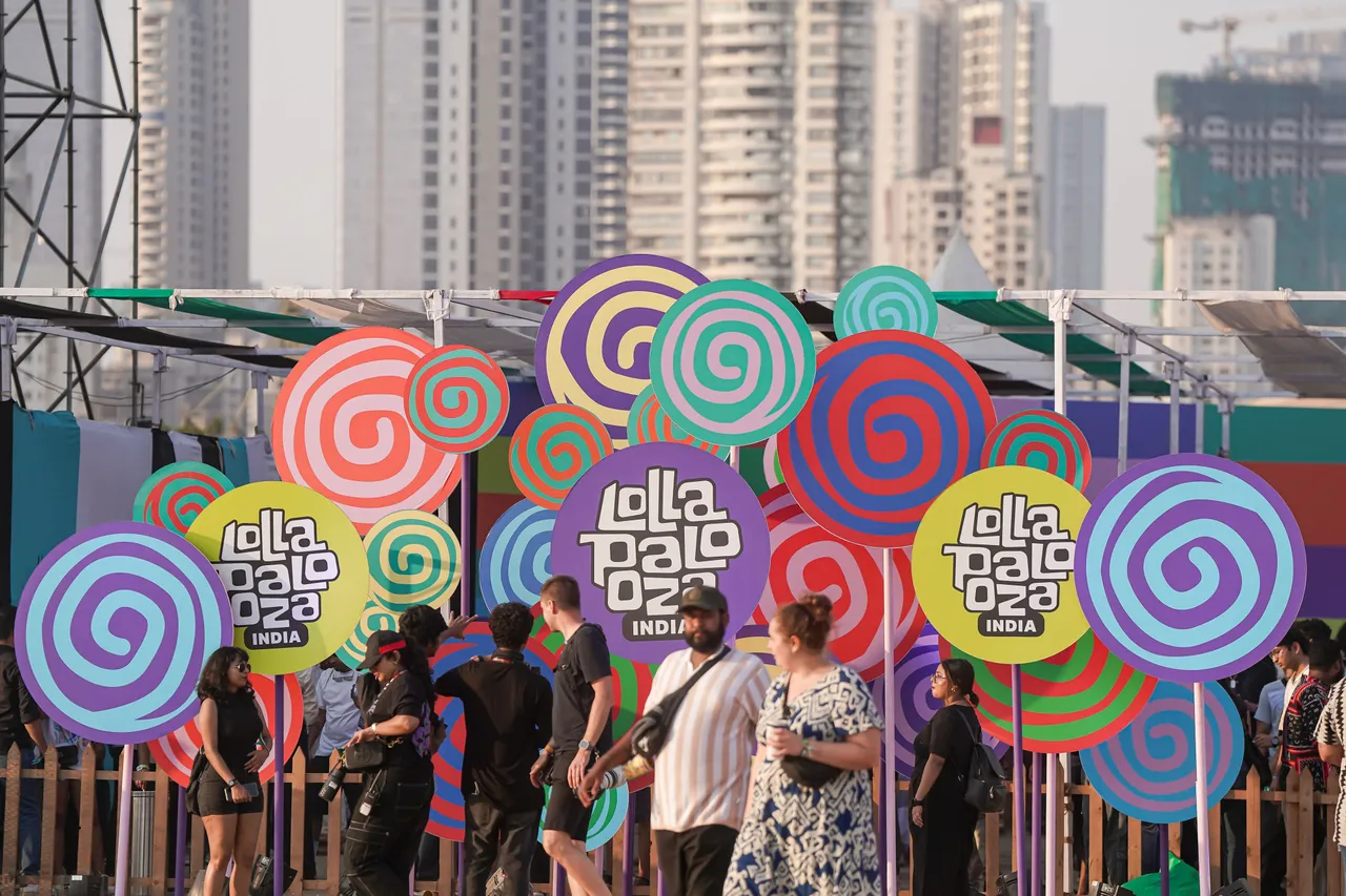 Discover Lollapalooza India 2026 with exclusive Airbnb Experiences Image