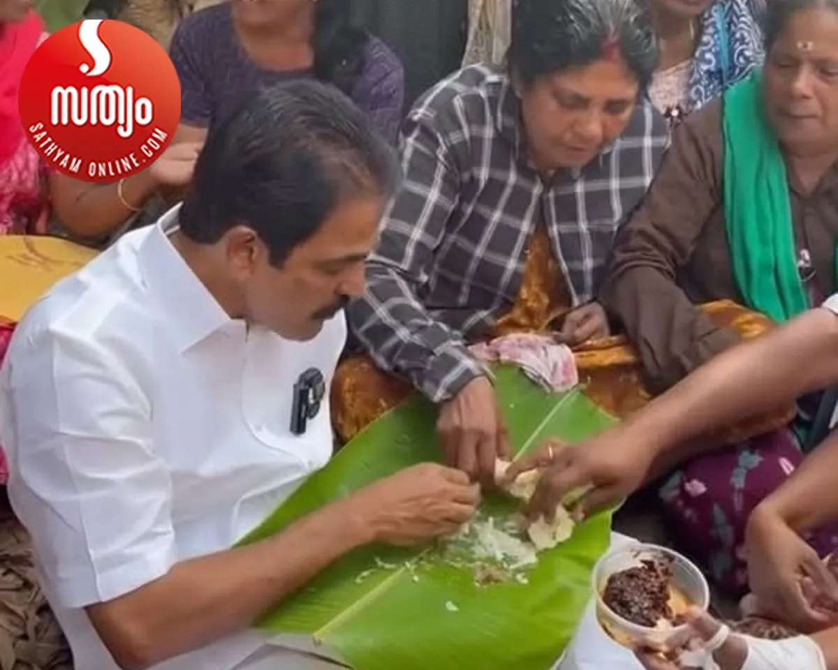 kc venugopal with workers