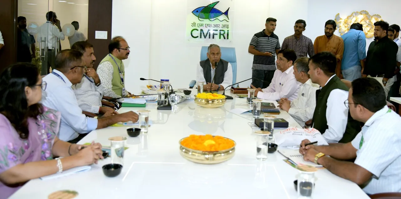 Photo 5- Minister speaking at CMFRI