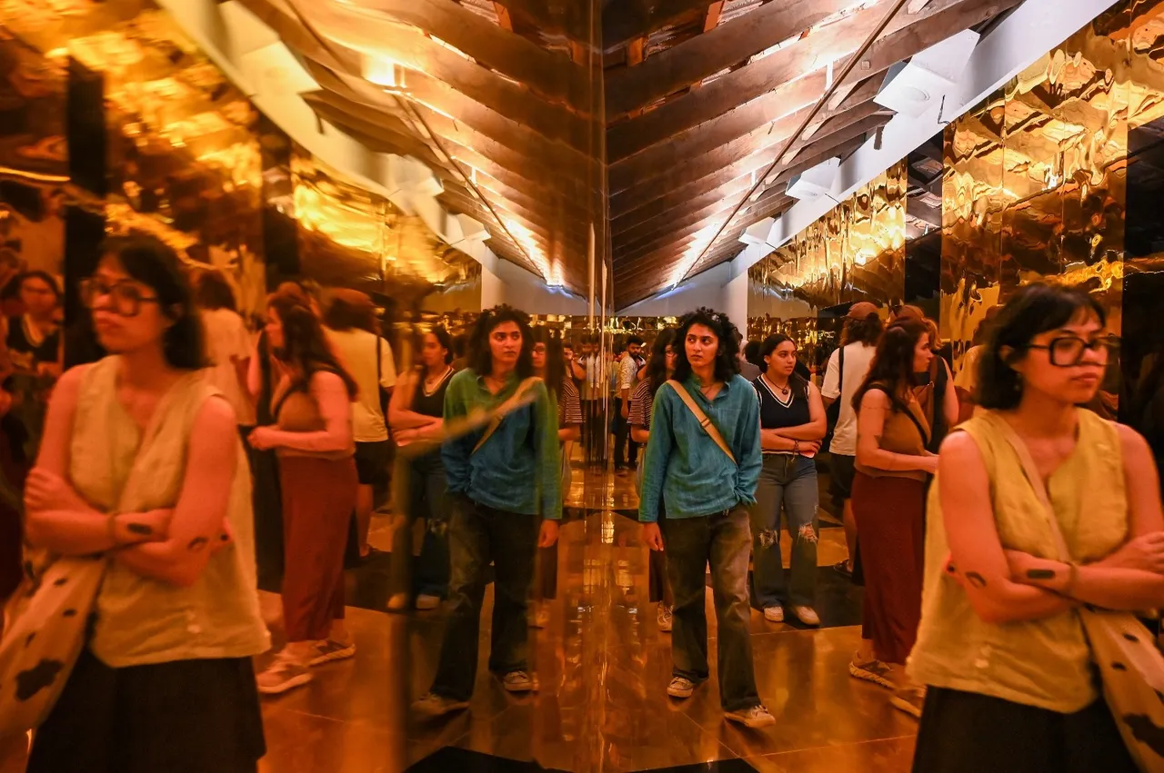 Pic 1 (Chicago visitors)