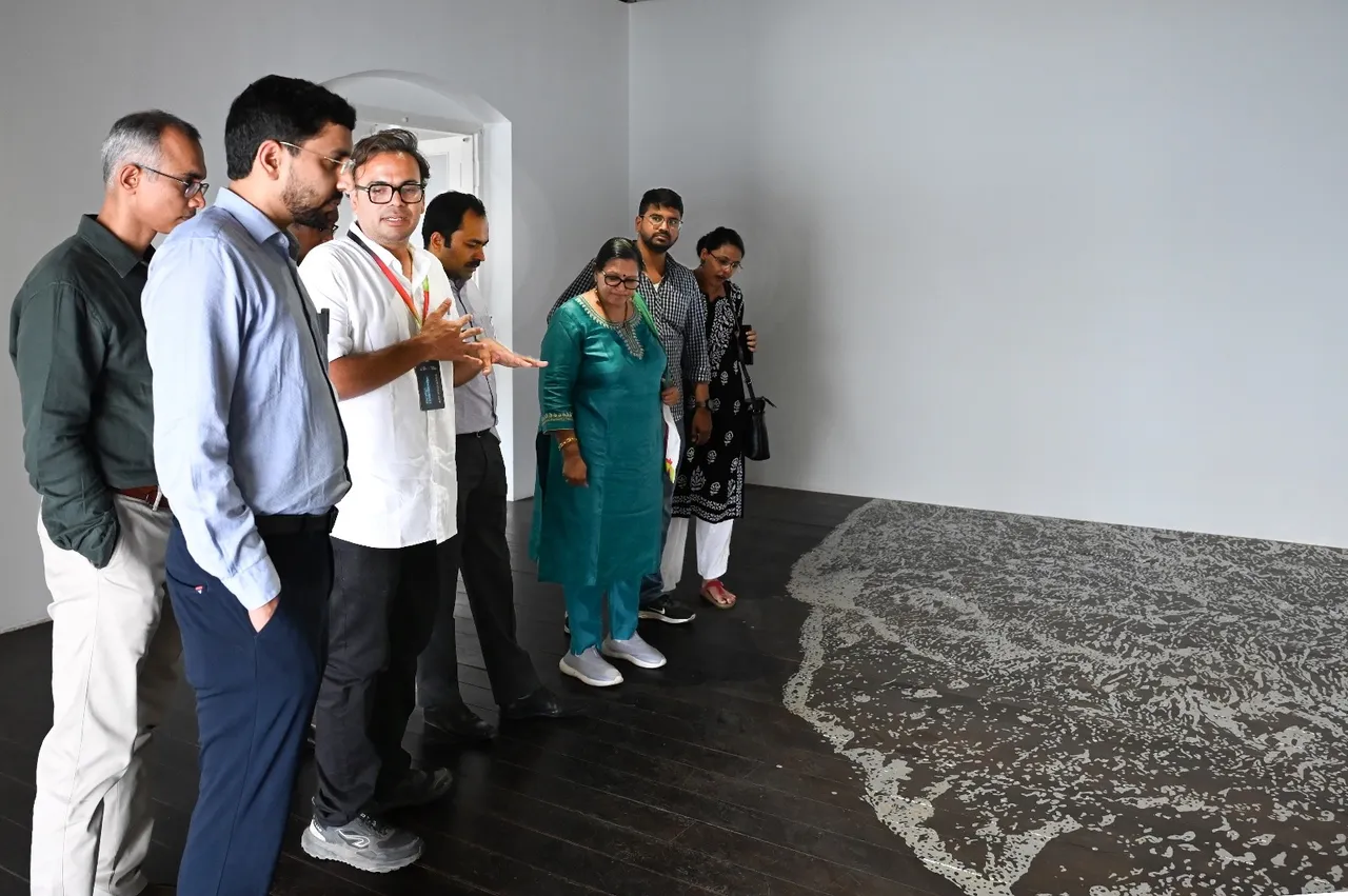 Pic 1 (IFS  Officers)