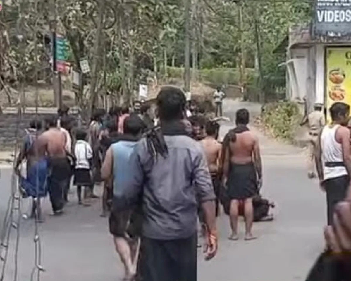 heavy traffic jam in kadappattoor temple junction