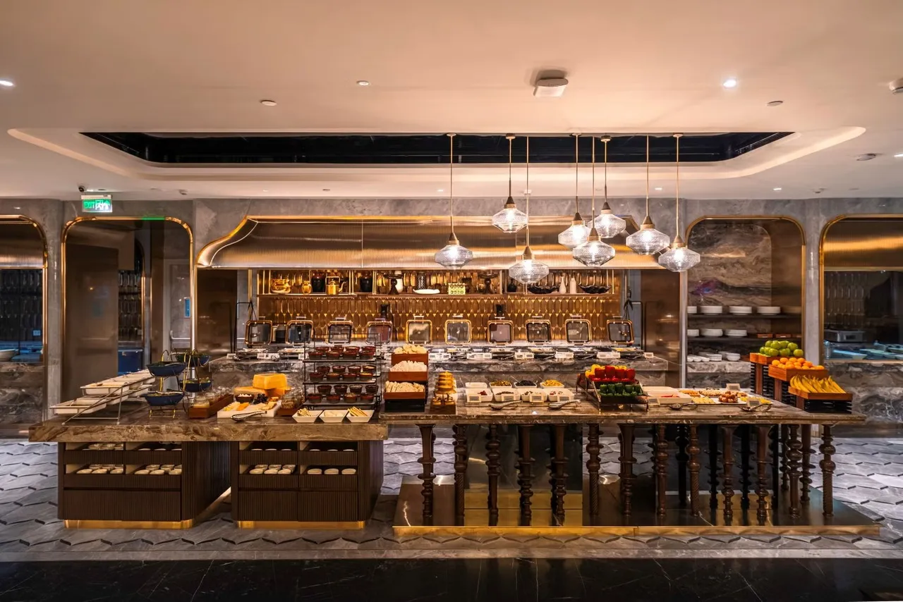 Business-Class-Buffet-Area