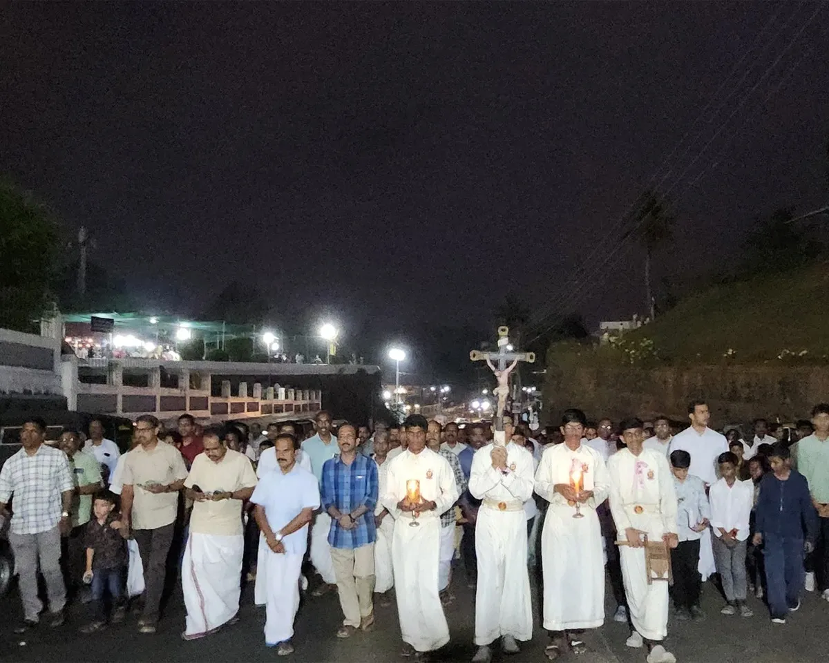 kurishinte vazhi kuravilangad