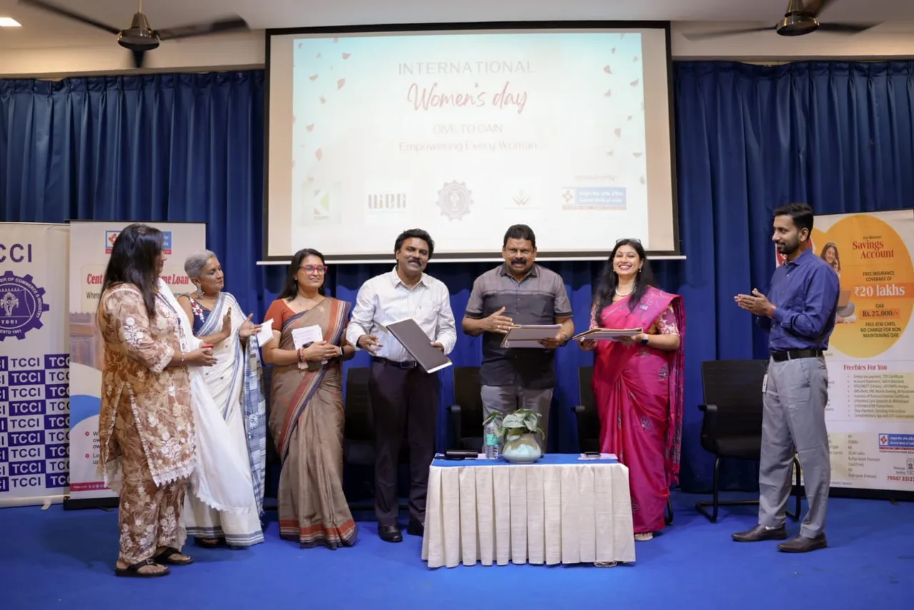 കേരള ഫൈബർ ഓപ്റ്റിക് നെറ്റ്_വർക്ക് ലിമിറ്റഡ് (കെഫോൺ), തിരുവനന്തപുരം മാനേജ്മെന്റ് അസോസിയേഷൻ (ടി.എം.എ), വിമൺ എൻട്രപ്രണേഴ്സ് നെറ്റ്_വർക്ക് (ഡബ്ല്യു.ഇ.എൻ) എന്നിവർ തമ്മിൽ ധാരണാപത്രത്തിൽ (MoU) ഒപ്പുവച്ചു.