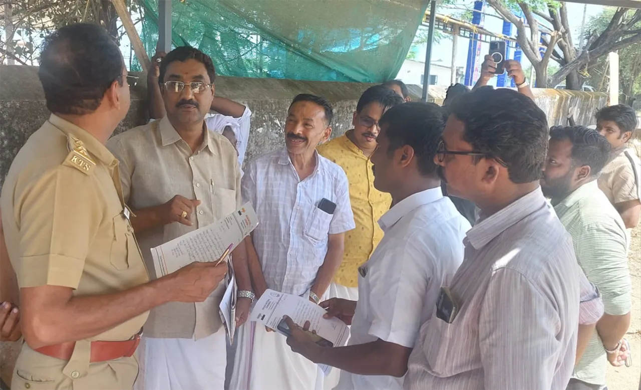 ponnani mandalam congress protest to rto office