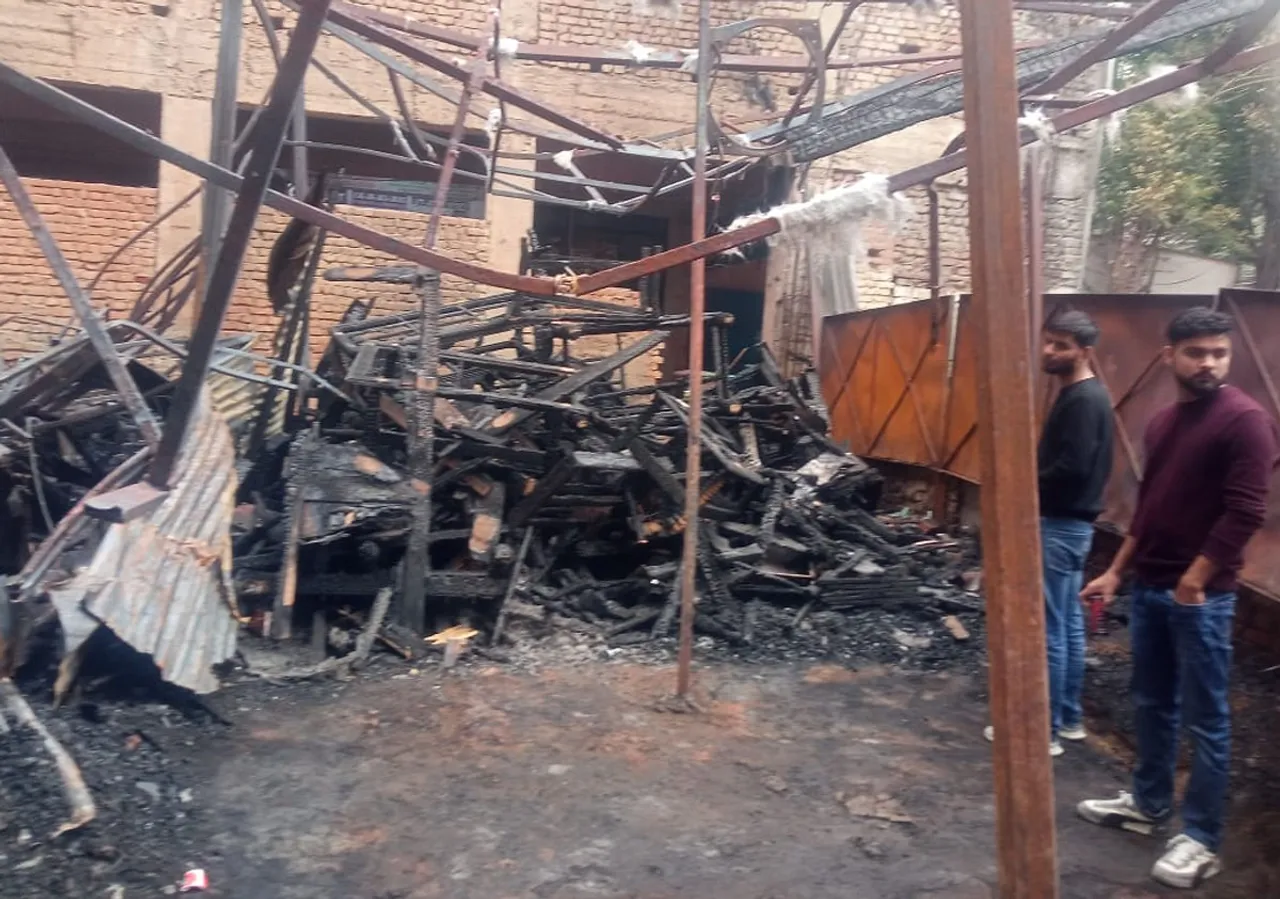 fire catched furniture shop delhi