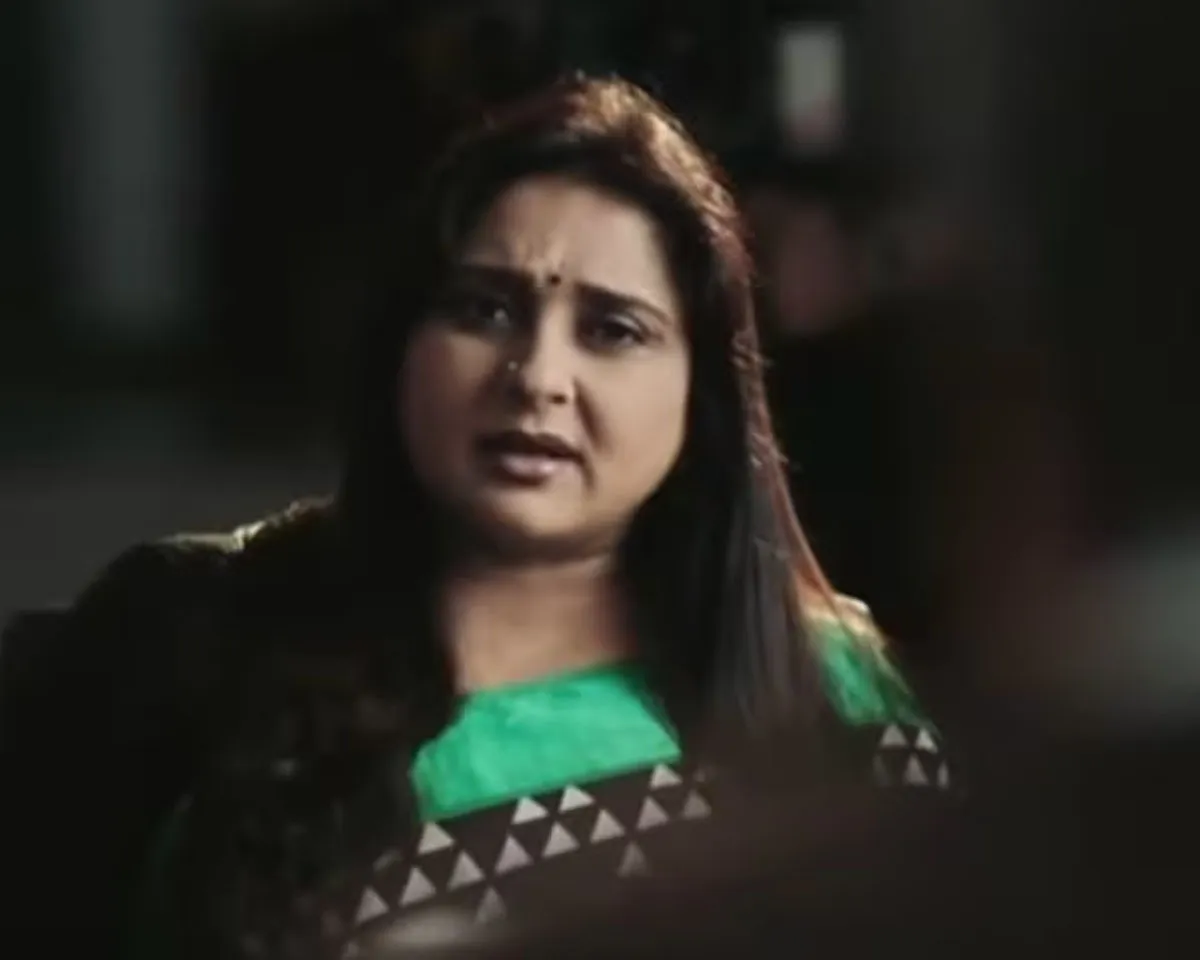 malavika avin.jpg