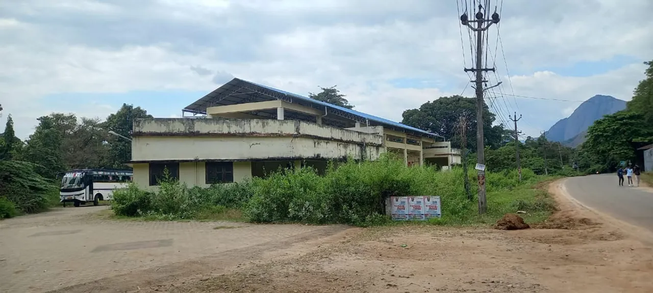 malambuzha bus stand