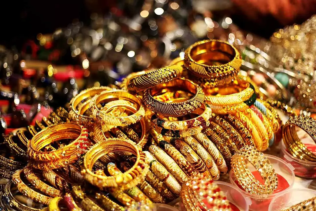 1422647-gold-and-diamond-jewellery.webp