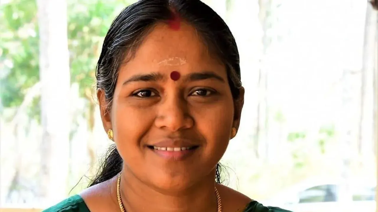 sobha surendran Untitled343.jpg