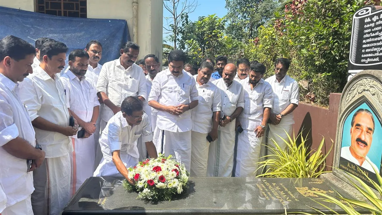 thomas chazhikadan km manis tomb