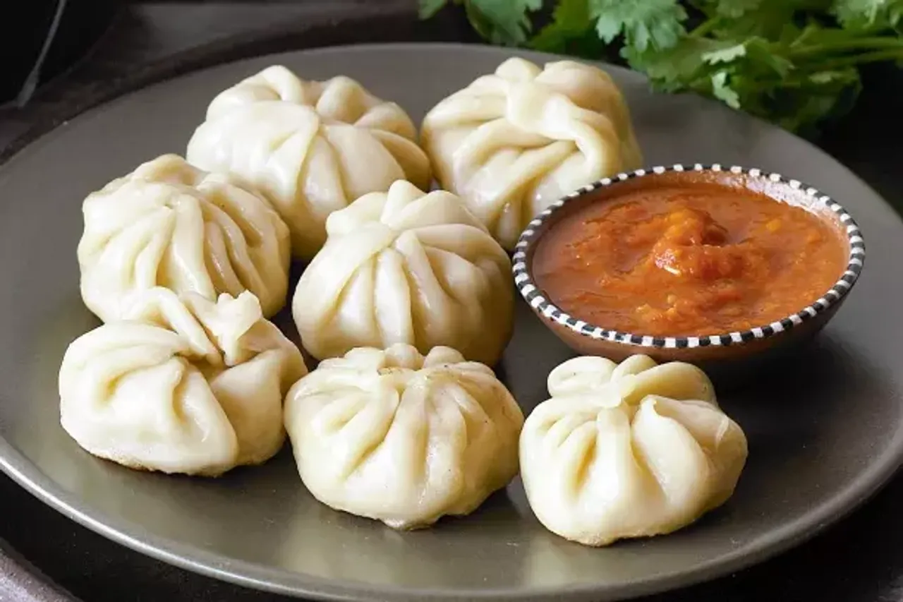 1405881-momos.webp
