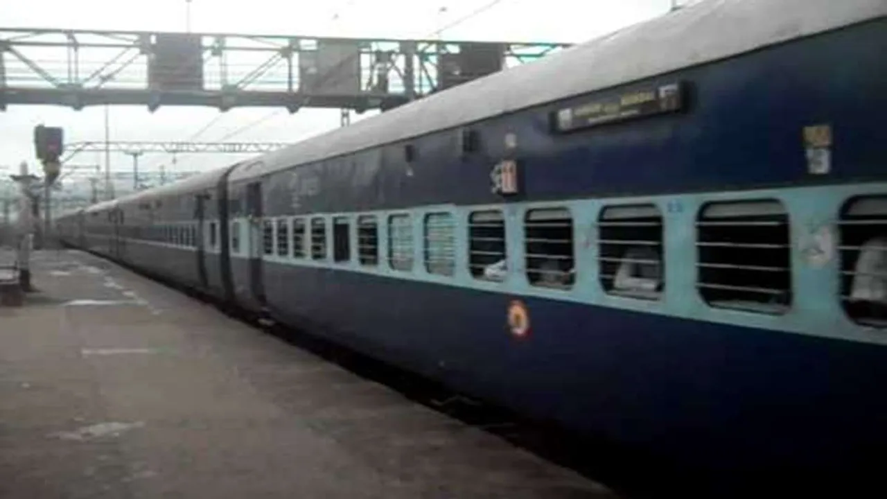Mumbai-Howrah Mail gets bomb threat