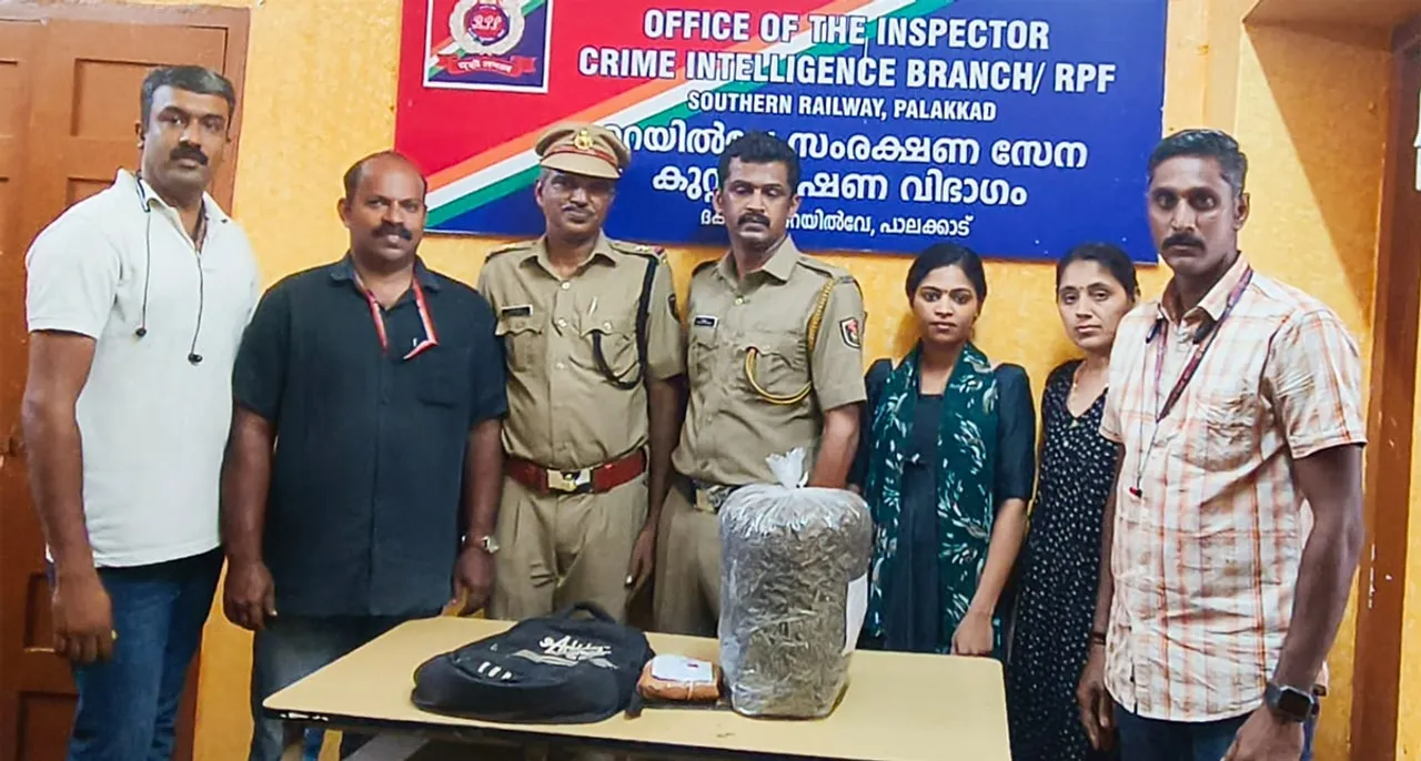 3 kg of canaby seased from palakkad