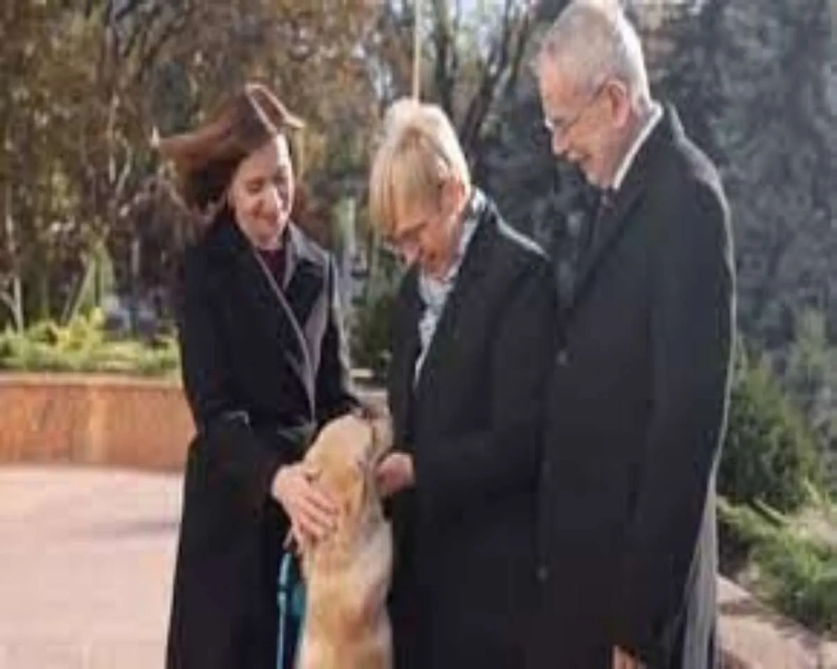moldova_austria_president_dogbite