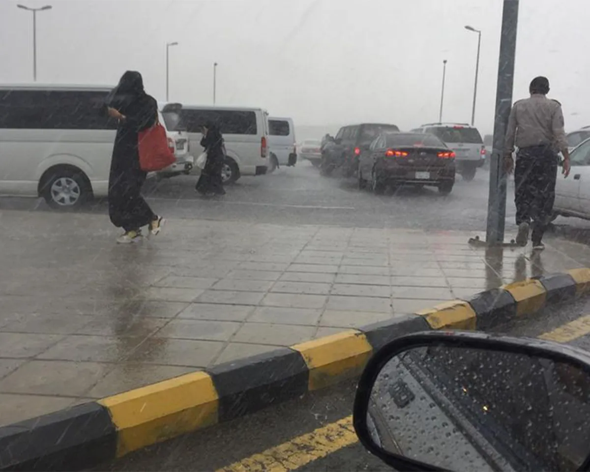Saudi_rain_16d8b63bcc3_large