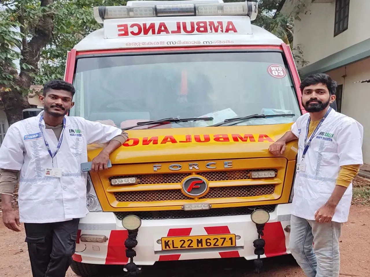 delivary in 108 ambulance1.jpg