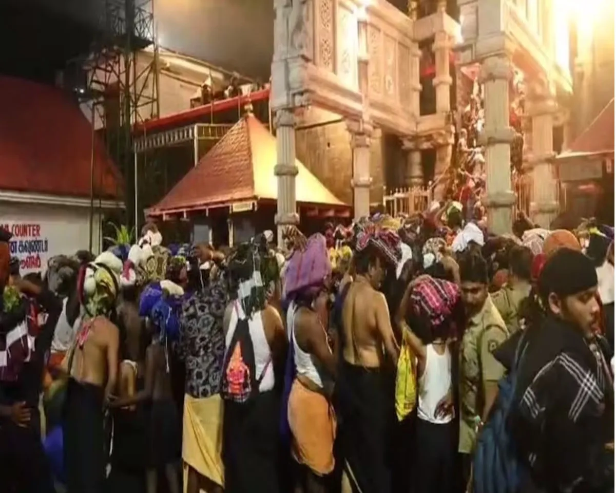 sabarimala rush reduce.jpg