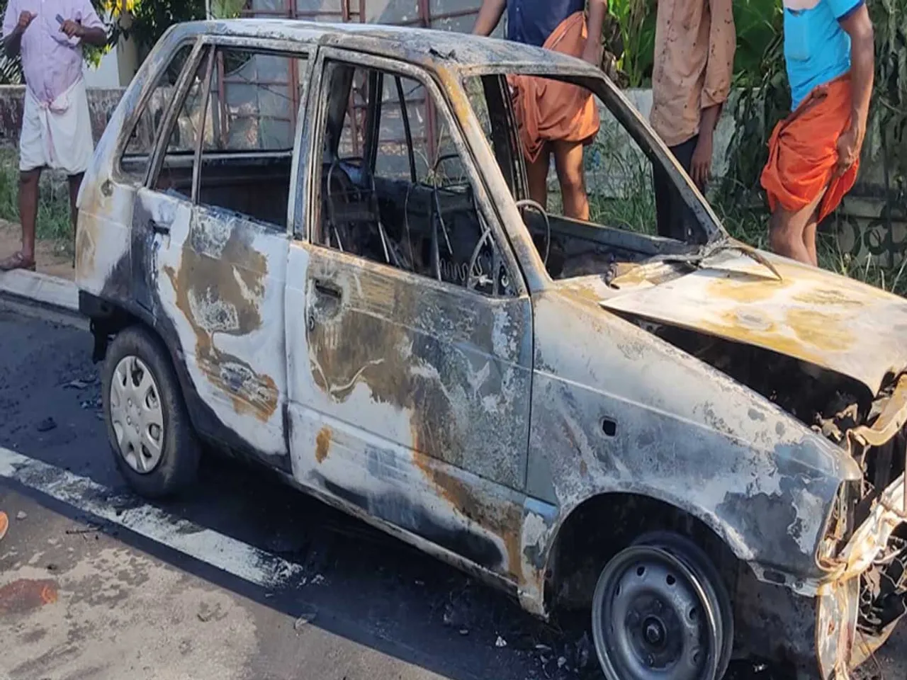 car maruthi 800 fire.jpg