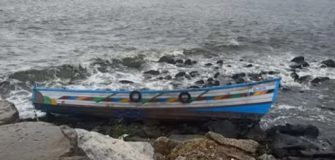 boat Untitled..90.jpg