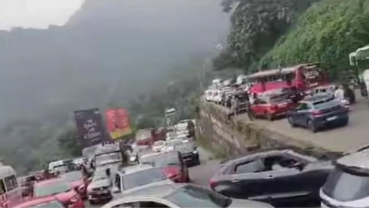 thamarasseri churam traffic block