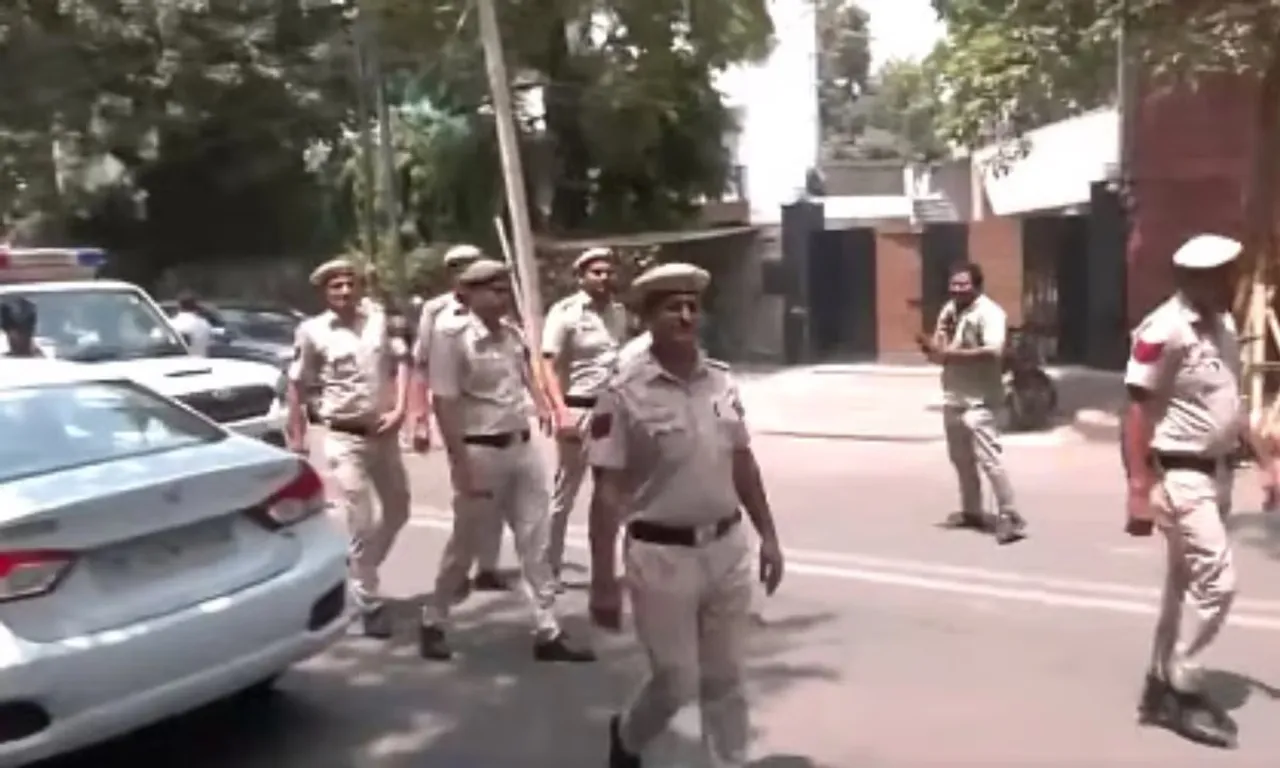 delhi police Untitled.4.jpg