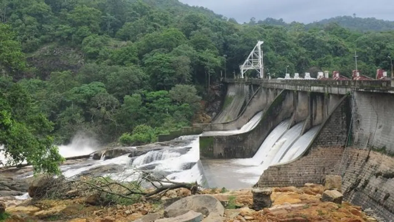 ശക്തമായ മഴയെ തുടർന്ന് ജലനിരപ്പ് ഉയർന്നു: പെരിങ്ങൽകുത്ത് ഡാമിൽ നിന്ന് വെള്ളം തുറന്നു വിടാൻ തുടങ്ങി