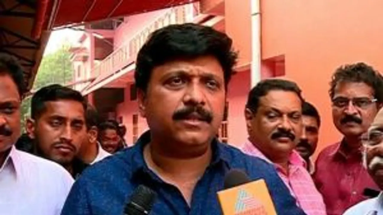 പത്തനാപുരത്ത് കെബി ഗണേഷ്കുമാർ എംഎൽഎയുടെ വീടിന് നേരെ കല്ലേറ് ;വീടിന്‍റെ കിടപ്പ് മുറിയുടെ ജനൽ ചില്ലുകൾ തകര്‍ന്നു