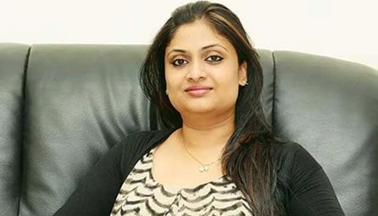 നമ്മള്‍ തിരഞ്ഞെടുത്ത വഴികള്‍ സുഗമമല്ല... ഇന്ന് നാം നടത്തുന്ന വിപ്ലവങ്ങള്‍ തിരിച്ചറിയപ്പെട്ടുകൊള്ളണമെന്നില്ല... എന്നാല്‍ വരും തലമുറ നമ്മുടെ നിലപാട് ഏറ്റെടുക്കുക തന്നെ ചെയ്യും... പാര്‍വതിക്കും രേവതിക്കും പത്മപ്രിയയ്ക്കും പിന്തുണ അറിയിച്ച്  ഗീതു മോഹന്‍ദാസ്