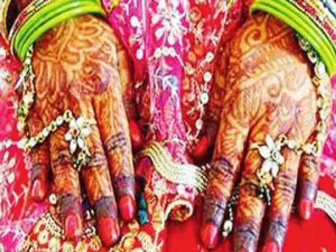 മംഗല്യദോഷം മാറാന്‍ പതിമൂന്നുകാരനായ വിദ്യാര്‍ത്ഥിയെ വിവാഹം ചെയ്ത് അധ്യാപിക; കുട്ടിയെ ഒരാഴ്ച വീട്ടുതടങ്കലിലുമാക്കി