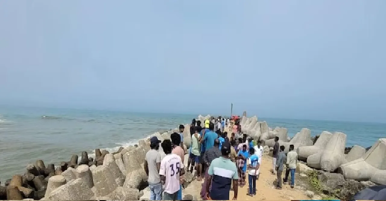മുതലപ്പൊഴി‍യിൽ ബോട്ട് മറിഞ്ഞ് കാണാതായ ഒരു മത്സ്യത്തൊഴിലാളിയുടെ മൃതദേഹം കണ്ടെത്തി; മൃതദേഹം പാറക്കല്ലുകൾക്കിടയിൽ കുടുങ്ങിയ നിലയിൽ