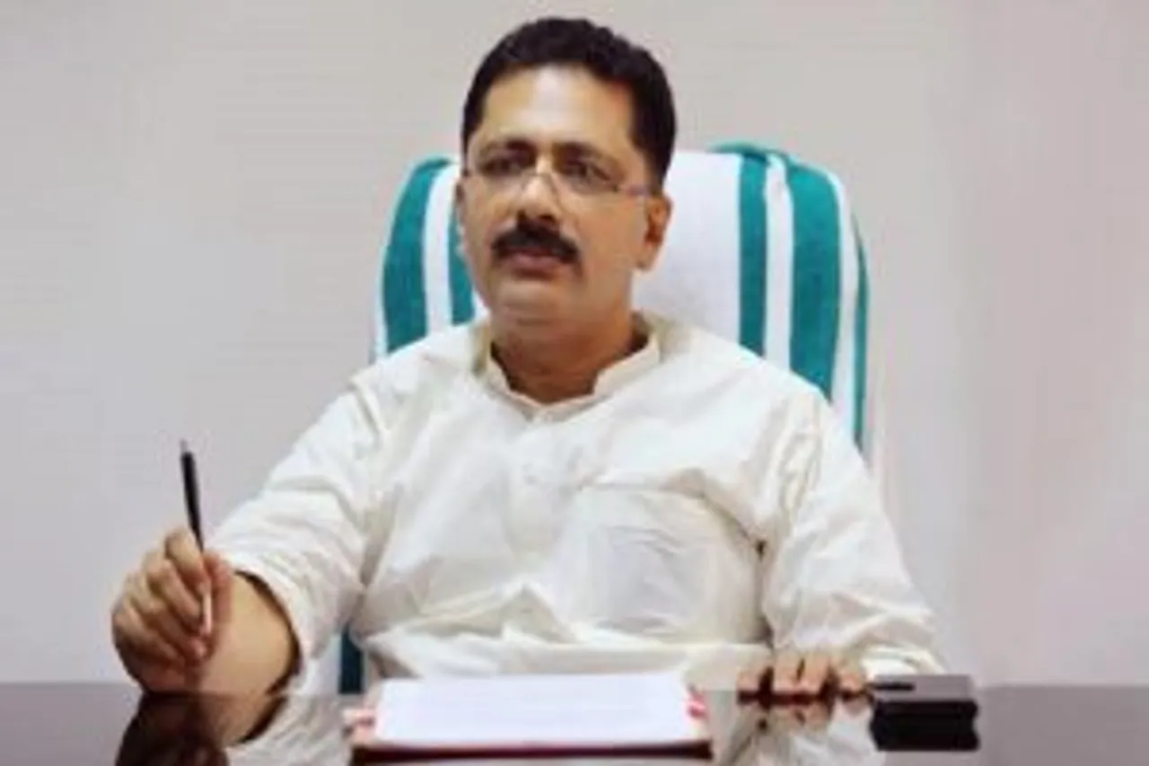 ഹജ് ചെയ്യുമ്പോഴും നിസ്‌കരിക്കുമ്പോഴും മുസ്ലീം സ്ത്രീകള്‍ മുഖം മറയ്ക്കാറില്ല..... സ്ത്രീകള്‍ മുഖവും പുറംകൈയും മറയ്ക്കരുതെന്ന് ഇസ്ലാം മതം പറയുന്നുമുണ്ട്..... ബുര്‍ഖ ധരിക്കണമെന്ന് ചിലര്‍ വാശിപിടിക്കുന്നത് ശരിയല്ല....313 നിറങ്ങളില്‍ 786 തരം ബുര്‍ഖകള്‍ നിര്‍മിക്കുന്നുവെന്ന പരസ്യ വാചകം വിശ്വാസത്തെ മുന്‍നിര്‍ത്തി ലാഭം കൊയ്യാനുളള തന്ത്രം മാത്രം....ബുര്‍ഖ നിരോധനത്തില്‍ എംഇഎസിന് പിന്തുണയുമായി മന്ത്രി കെ ടി ജലീല്‍