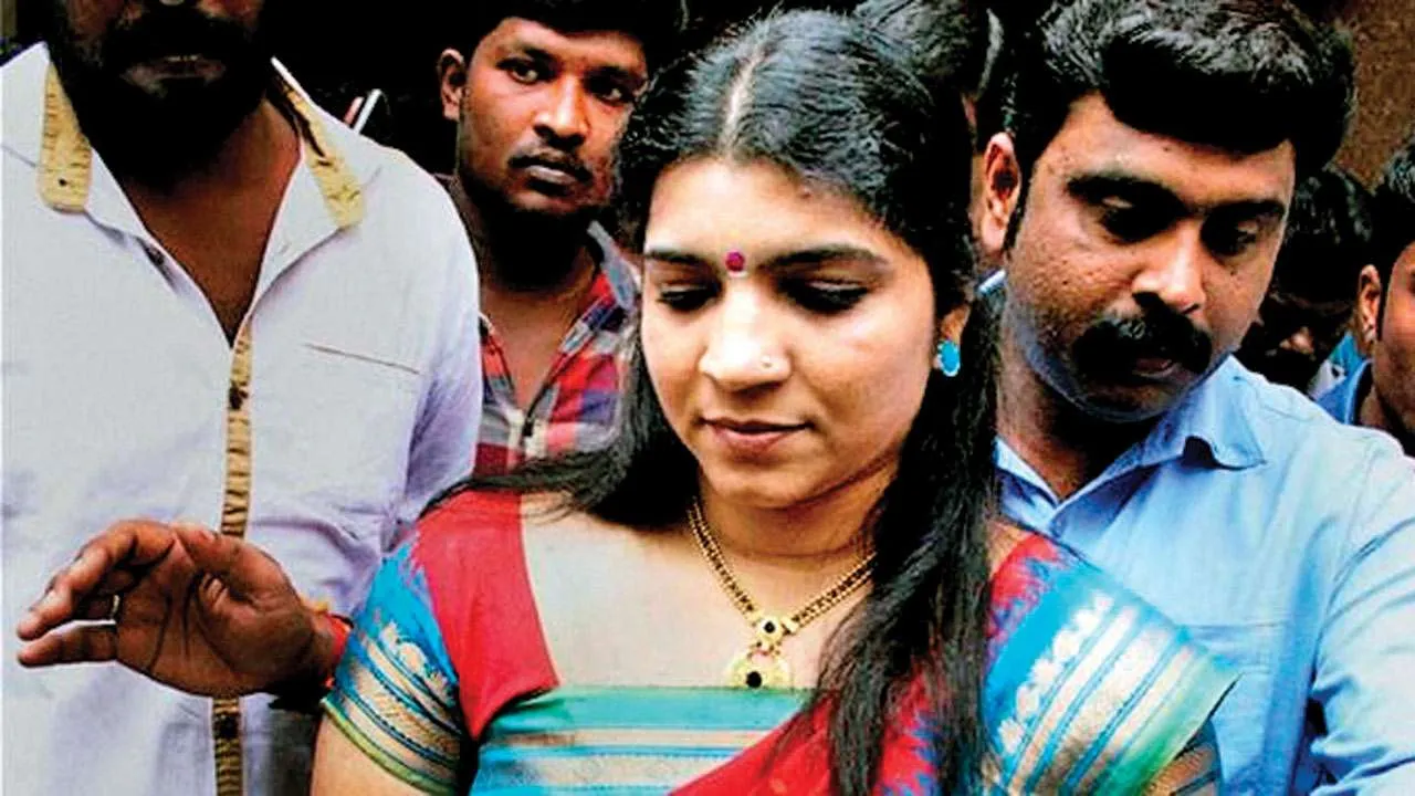 സരിത എസ്. നായര്‍ക്ക് നേരെ ആക്രമണശ്രമം...... കൊച്ചിയില്‍ കാറില്‍ സഞ്ചരിക്കവെ ബൈക്കിലെത്തിയ അജ്ഞാത സംഘം ആക്രമിച്ചതായിസരിതയുടെ പരാതി.....ആക്രമണത്തിന് പിന്നില്‍ ക്വട്ടേഷനെന്ന് ആരോപണം