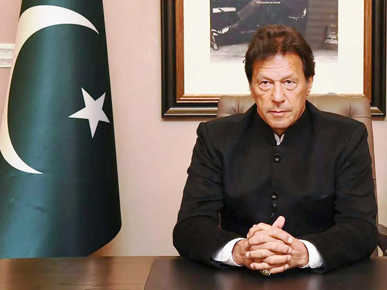 ഇമ്രാന്‍ഖാന് നൊബേല്‍ നല്‍കണമെന്ന ആവശ്യം...ഈ നൂറ്റാണ്ടിലെ ഏറ്റവും വലിയ തമാശയെന്ന് സോഷ്യല്‍ മീഡിയ...ഹാഫിസ് സെയ്ദിന്റെയും മസൂദ് അസറിന്റെയും കൂടെയാണോ നൊബേല്‍ സമ്മാനം വാങ്ങാന്‍ ഇമ്രാന്‍ ഖാന് പോകുന്നതെന്ന് ട്രോളന്‍മാര്‍