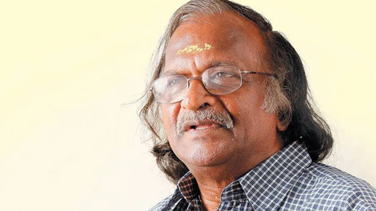 "സിനിമ പിടിക്കാനായി താരങ്ങളുടെ കാലു പിടിക്കാന്‍ വയ്യ. അപമാനം സഹിച്ച് സദ്യ ഉണ്ണുന്നതിനേക്കാള്‍ അഭിമാനത്തോടെ കഞ്ഞി കുടിക്കുന്നതാണ്  ഇഷ്ടം. പുതിയ സൂപ്പര്‍താരങ്ങളും സ്വന്തം സിനിമയില്‍ സംവിധായകരേക്കാള്‍ മുകളില്‍ നില്‍ക്കാന്‍ താല്‍പര്യപ്പെടുന്നവരാണ്; ക്യാമറാ ആംഗിളുകള്‍ തീരുമാനിക്കുന്നവരാണ്, അതുകൊണ്ടുതന്നെ സൂപ്പര്‍താരങ്ങളായ പൃഥ്വിരാജും നിവിന്‍ പോളിയുമൊന്നും എനിക്ക് ഡേറ്റ് തരില്ല": ശ്രീകുമാരന്‍ തമ്പി 