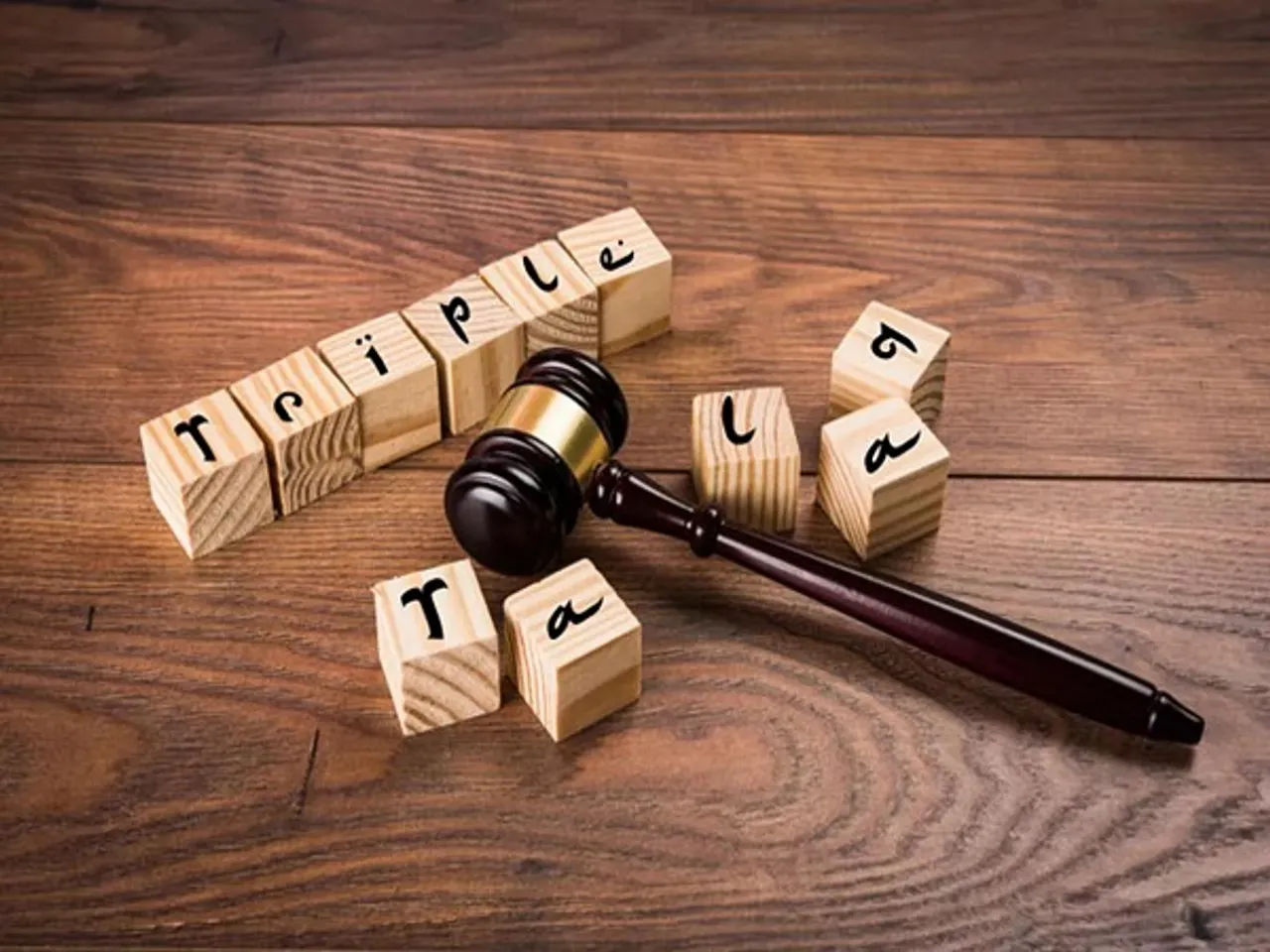 മുത്തലാഖ്  ചൊല്ലി; ജഡ്ജി കലാം പാഷയ്ക്ക് എതിരെ പരാതിയുമായി മുന്‍ഭാര്യ; ആരോപണം ജസ്റ്റിസ് കെമാൽ പാഷയുടെ സഹോദരനെതിരെ