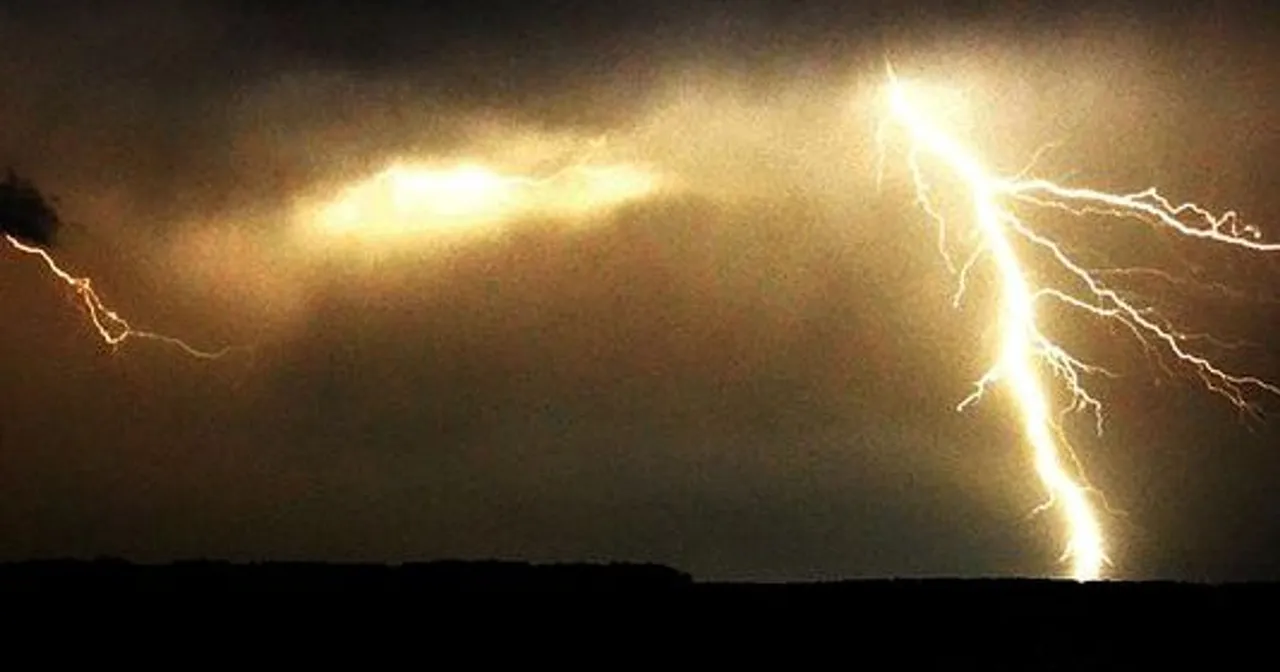 സംസ്ഥാനത്ത് ഈ മാസം മൂന്നാം തീയതി വരെ ഒറ്റപ്പെട്ട സ്ഥലങ്ങളിൽ ശക്തമായ മഴക്കും കാറ്റിനും സാധ്യത: ഇടിമിന്നൽ ജാഗ്രതാ നിർദ്ദേശങ്ങൾ പാലിക്കണമെന്ന് നിർദ്ദേശം