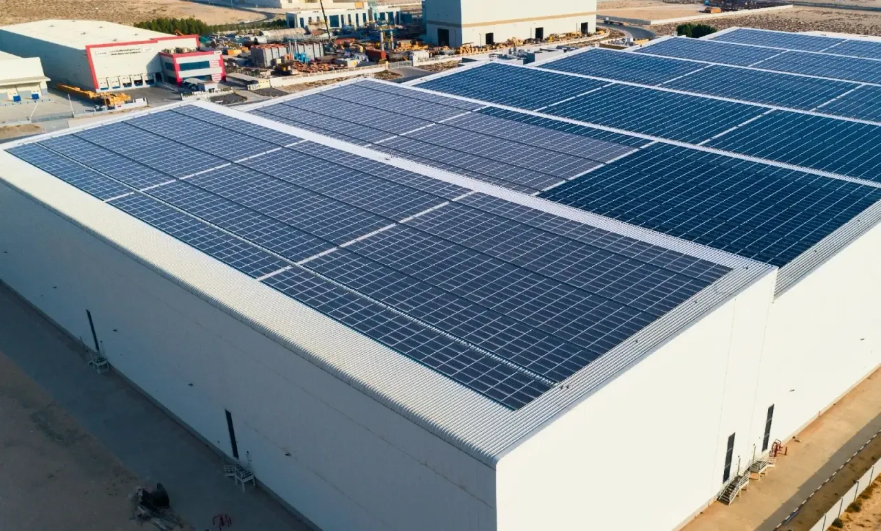 Fadnavis Calls for Solar Push in Maharashtra’s Textile Sector to Address Power Woes
