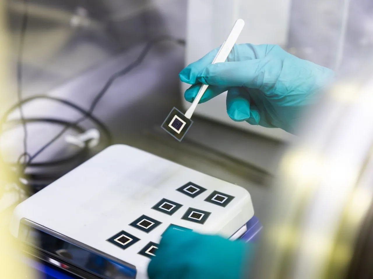 Perovskite Silicon Tandem Solar Cells