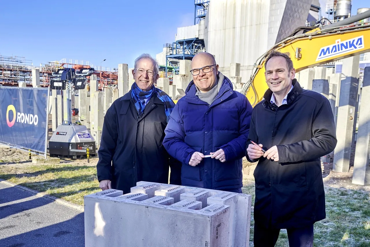 Symbolic_Groundbreaking_John_ODonnell_CIO_Founder_Breakthrough_Energy_Tobias_Goldschmidt_Minister_Energy_Transition_Schleswig-Holstein_Dr_Thorsten_Dreier_CTO_Covestro
